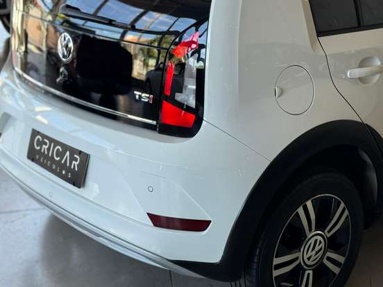 VOLKSWAGEN-CROSS UP-2018