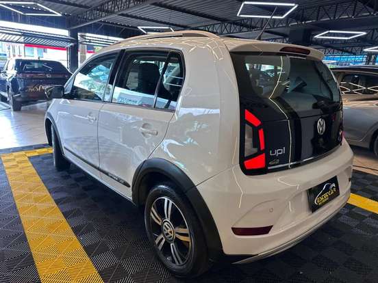 VOLKSWAGEN-CROSS UP-2017
