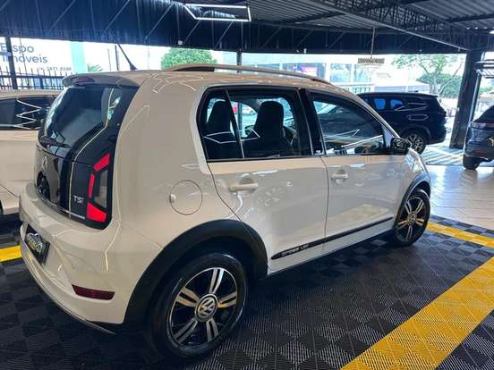 VOLKSWAGEN-CROSS UP-2017