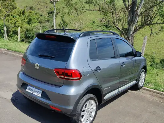 VOLKSWAGEN-FOX-1.0 MPI TRACK 12V FLEX 4P MANUAL VOLKSWAGEN-FOX-2017