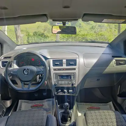 VOLKSWAGEN-FOX-2017