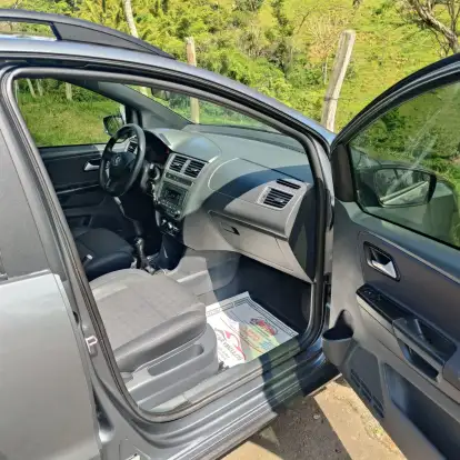 VOLKSWAGEN-FOX-2017