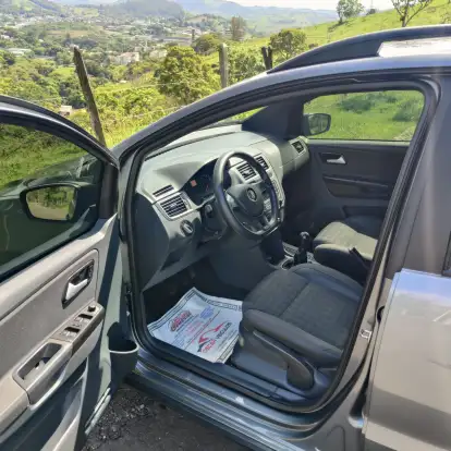 VOLKSWAGEN-FOX-2017
