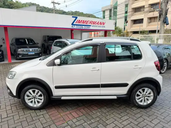 VOLKSWAGEN-FOX-2012