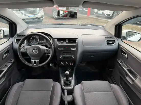 VOLKSWAGEN-FOX-2012