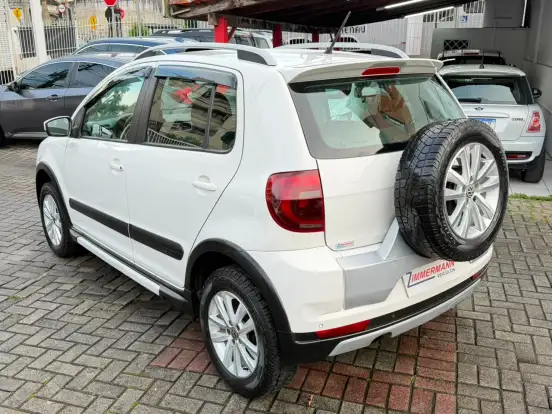 VOLKSWAGEN-FOX-2012