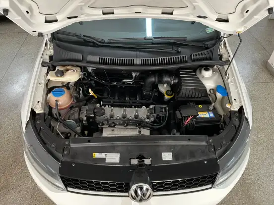 VOLKSWAGEN-FOX-1.6 MI ROCK IN RIO 8V FLEX 4P MANUAL VOLKSWAGEN-FOX-2015