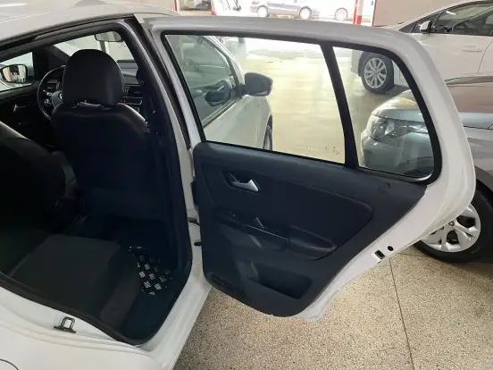 VOLKSWAGEN-FOX-1.6 MI ROCK IN RIO 8V FLEX 4P MANUAL VOLKSWAGEN-FOX-2015