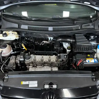 VOLKSWAGEN-FOX-2019