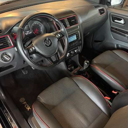 VOLKSWAGEN-FOX-2015