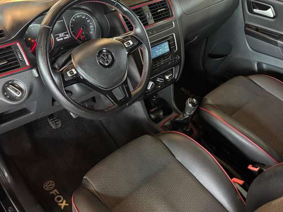VOLKSWAGEN-FOX-1.6 MI ROCK IN RIO 8V FLEX 4P MANUAL VOLKSWAGEN-FOX-2015