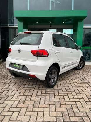 VOLKSWAGEN-FOX-2021