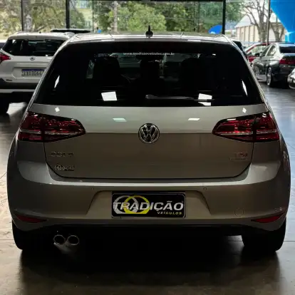 VOLKSWAGEN-GOLF-2015