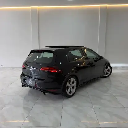 VOLKSWAGEN-GOLF-2015