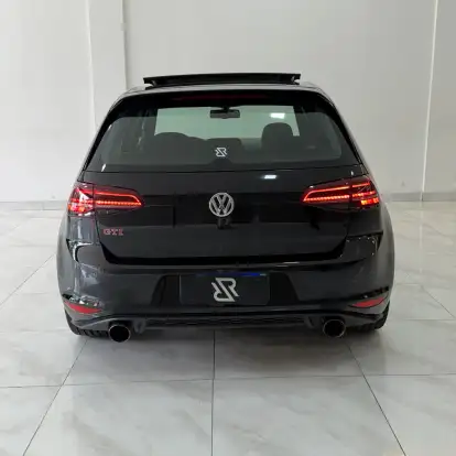 VOLKSWAGEN-GOLF-2015