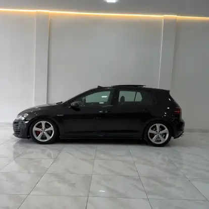 VOLKSWAGEN-GOLF-2015