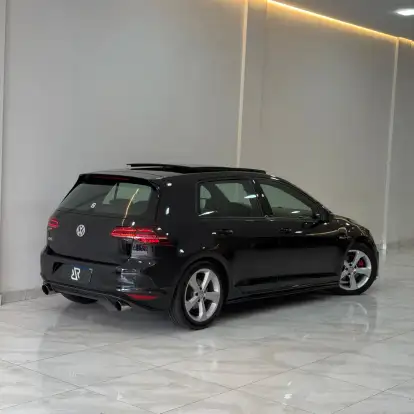 VOLKSWAGEN-GOLF-2015