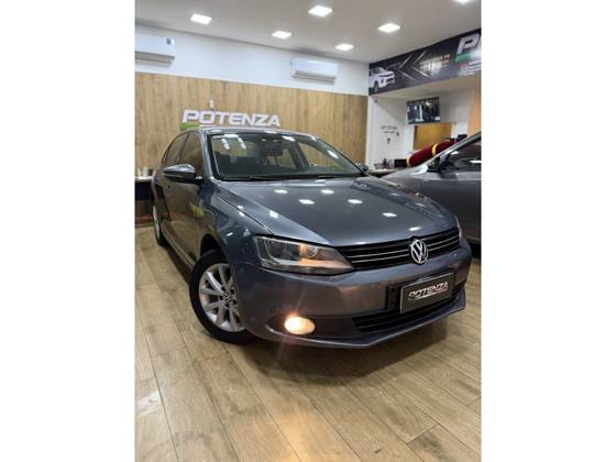 VOLKSWAGEN JETTA 2.0 COMFORTLINE FLEX 4P MANUAL