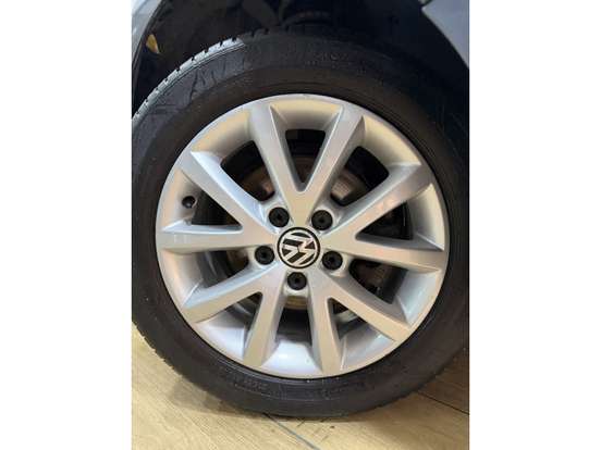 VOLKSWAGEN-JETTA-2011