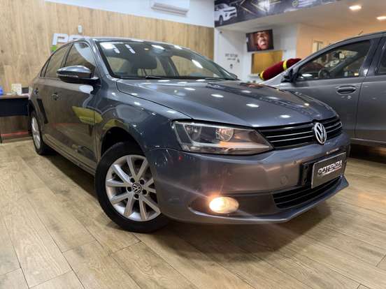 VOLKSWAGEN-JETTA-2011