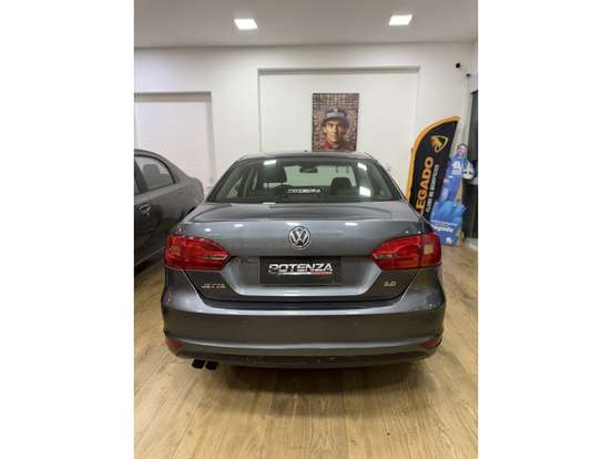 VOLKSWAGEN-JETTA-2011