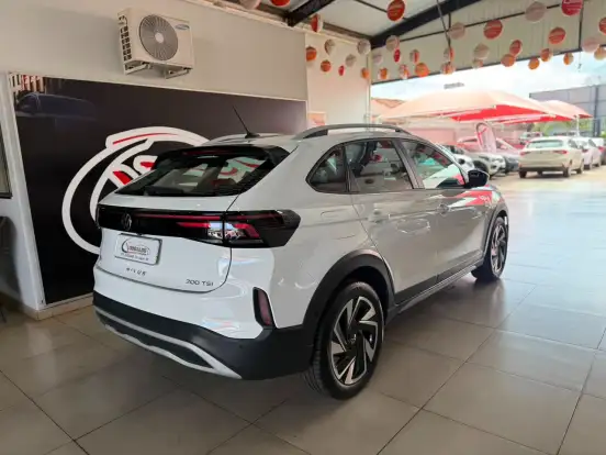 VOLKSWAGEN-NIVUS-1.0 200 TSI TOTAL FLEX HIGHLINE AUTOMÁTICO VOLKSWAGEN-NIVUS-2025