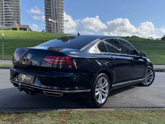 VOLKSWAGEN-PASSAT-2018