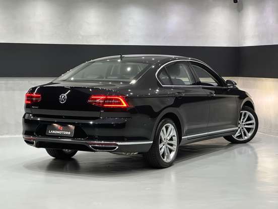 VOLKSWAGEN-PASSAT-2017
