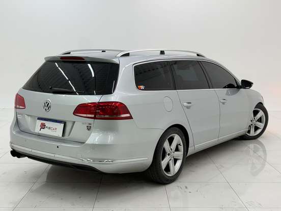 VOLKSWAGEN-PASSAT-2011