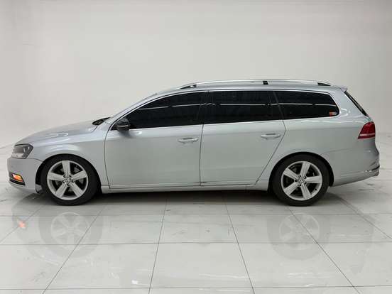 VOLKSWAGEN-PASSAT-2011