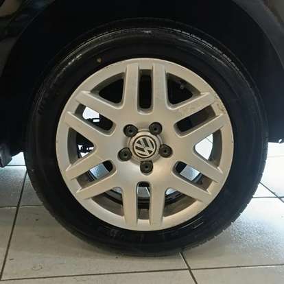 VOLKSWAGEN-POLO-2005