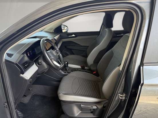 VOLKSWAGEN-TAOS-2021