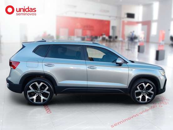 VOLKSWAGEN-TAOS-2025