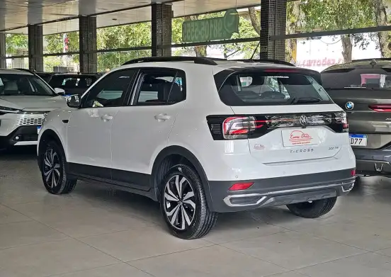 VOLKSWAGEN-T-CROSS-2024