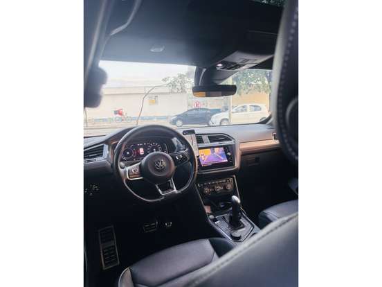 VOLKSWAGEN-TIGUAN-2021