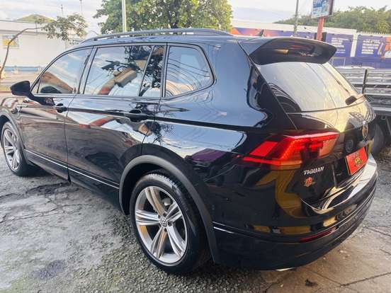 VOLKSWAGEN-TIGUAN-2021