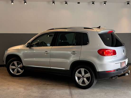VOLKSWAGEN-TIGUAN-2011