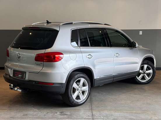 VOLKSWAGEN-TIGUAN-2011