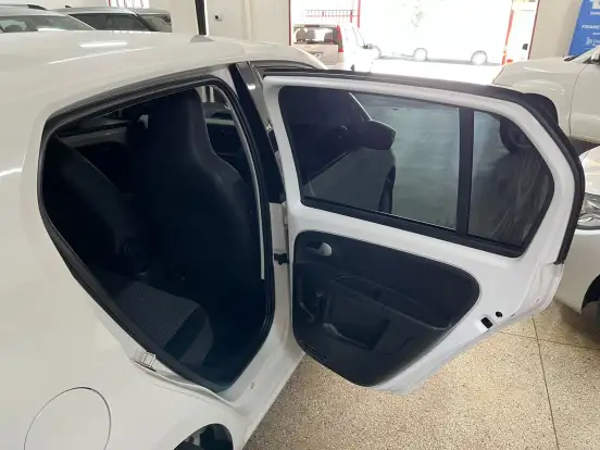 VOLKSWAGEN-UP-2016