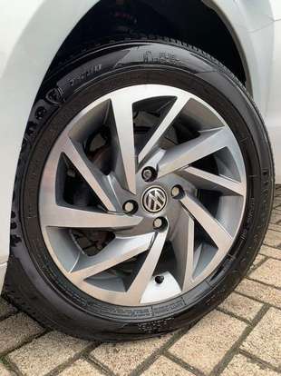 VOLKSWAGEN-VOYAGE-2014