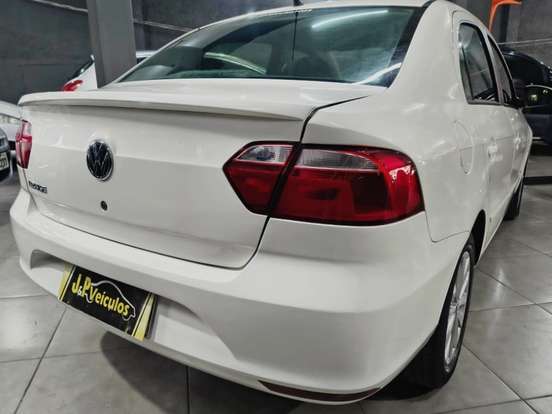 VOLKSWAGEN-VOYAGE-2014