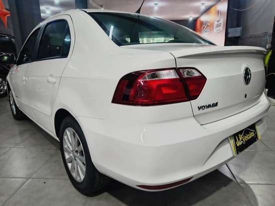 VOLKSWAGEN-VOYAGE-2014