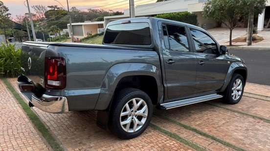 VOLKSWAGEN-AMAROK-2022