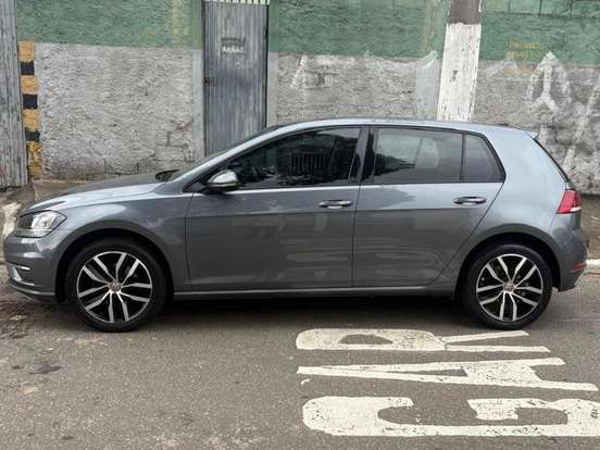 VOLKSWAGEN-GOLF-2018