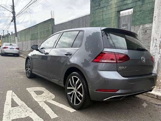 VOLKSWAGEN-GOLF-2018