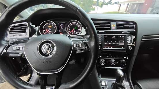VOLKSWAGEN-GOLF-2016