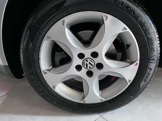 VOLKSWAGEN-GOLF-2012