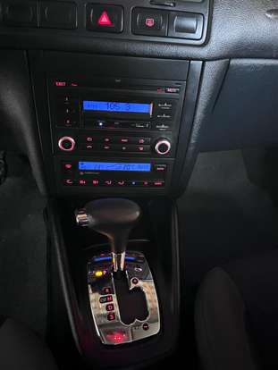 VOLKSWAGEN-GOLF-2012