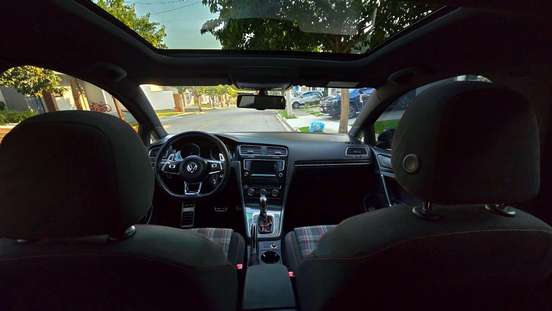VOLKSWAGEN-GOLF-2015