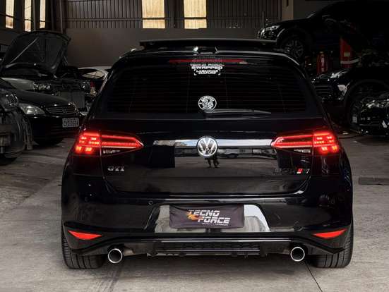 VOLKSWAGEN-GOLF-2014